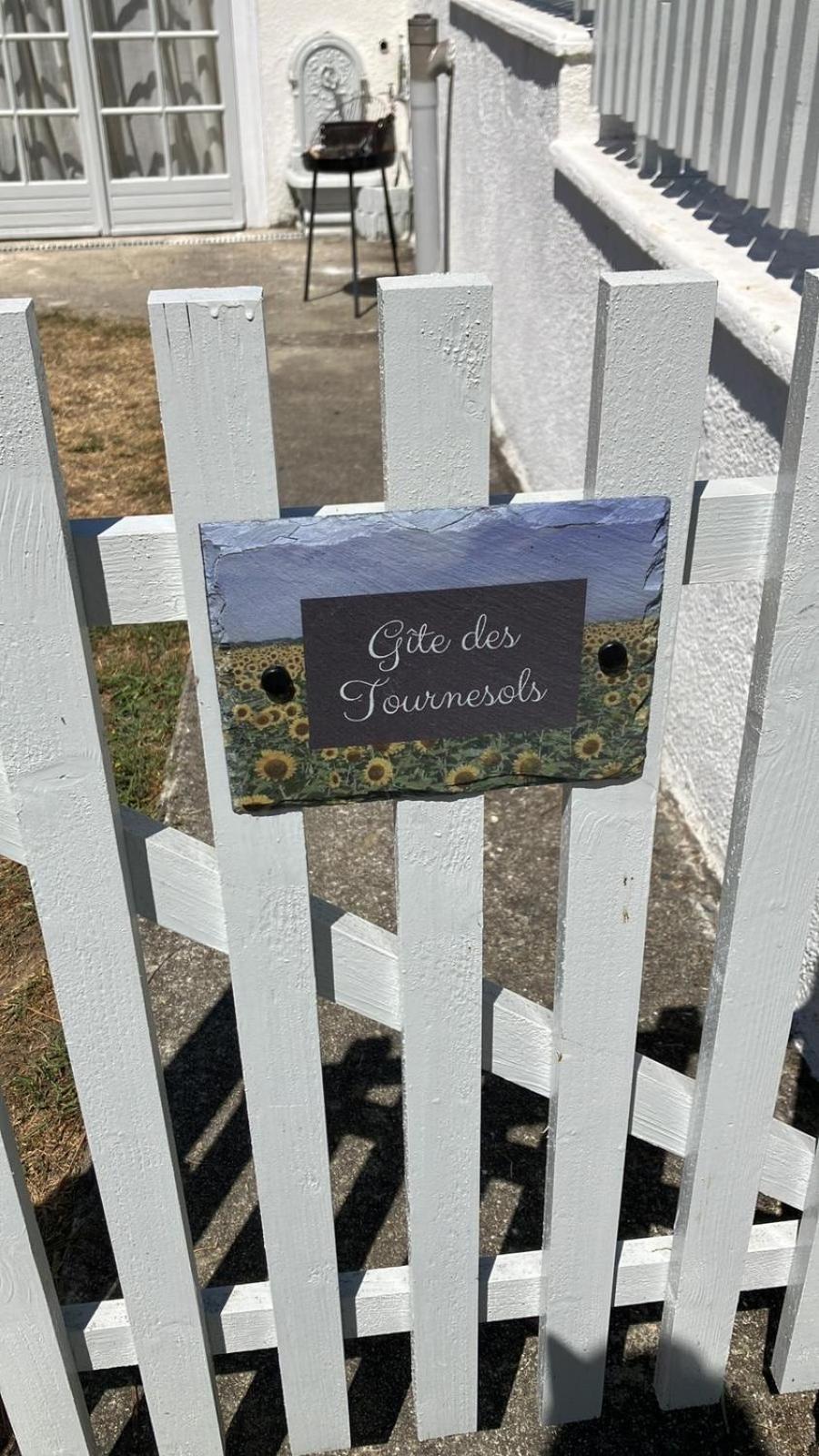 Gite Des Tournesols Oradour-Fanais ภายนอก รูปภาพ