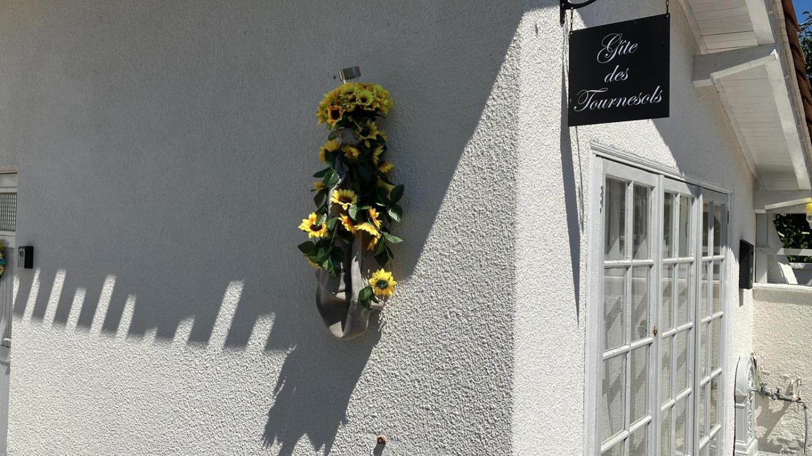 Gite Des Tournesols Oradour-Fanais ภายนอก รูปภาพ